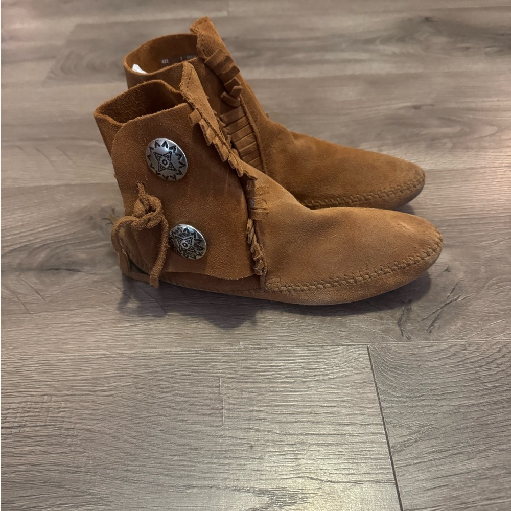 Minnetonka Brown Fringe Moccasins